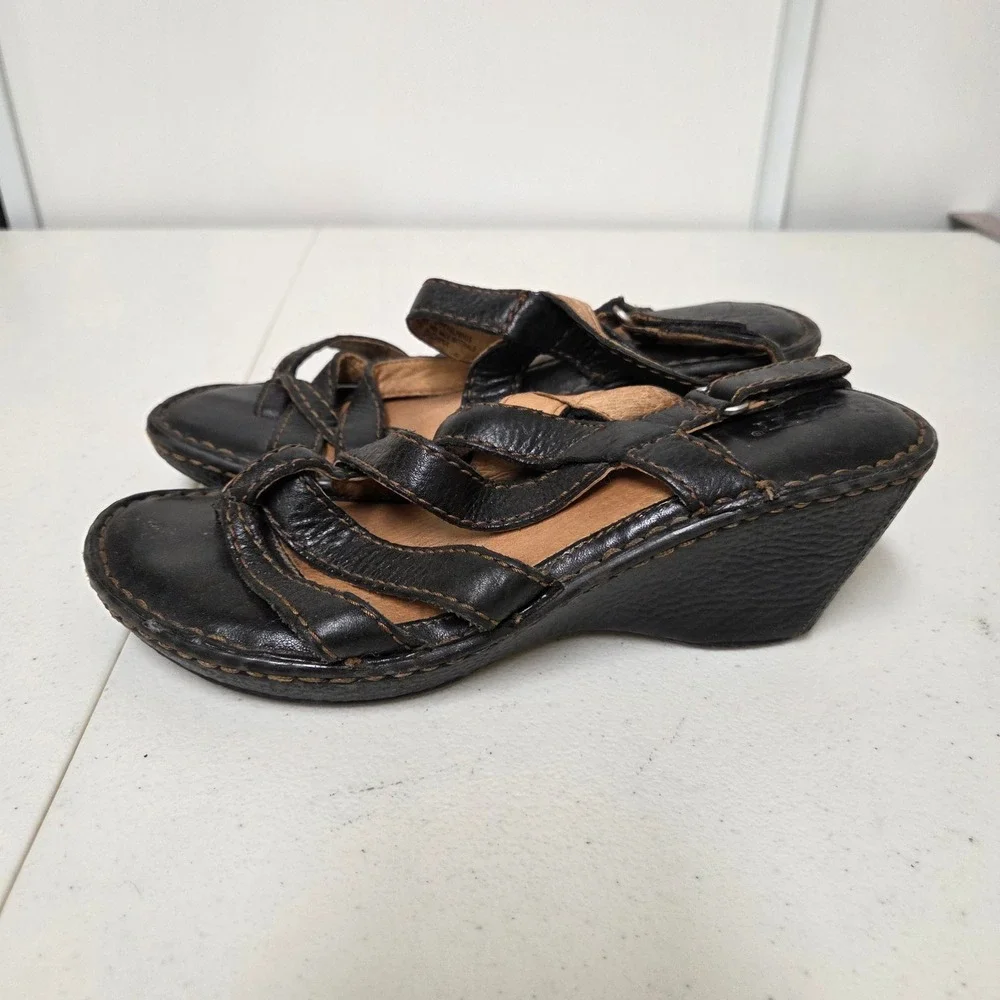Born W31566 CIA11 Black Leather Strappy Wedge Sandals Womens 7 EU 38